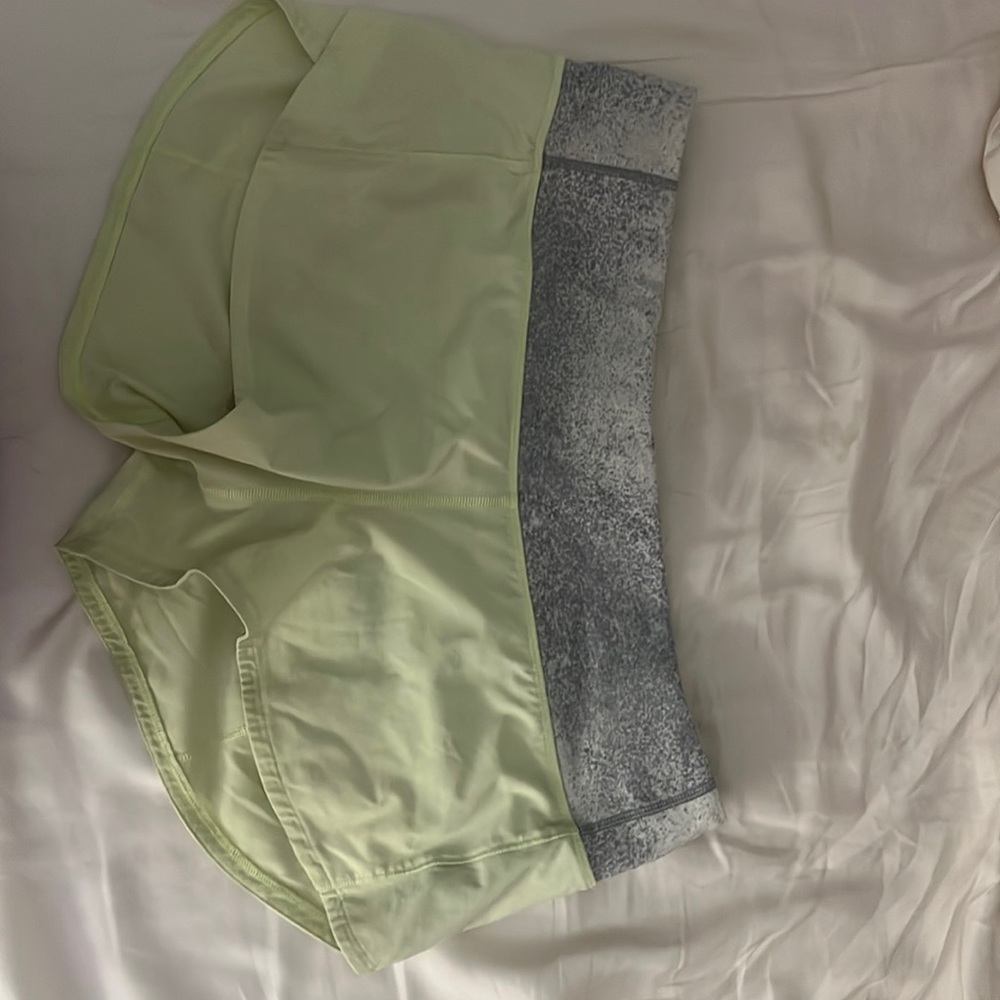 Lululemon 2.5 in Speed up short size 6 hot yellow/neon wash with grey band